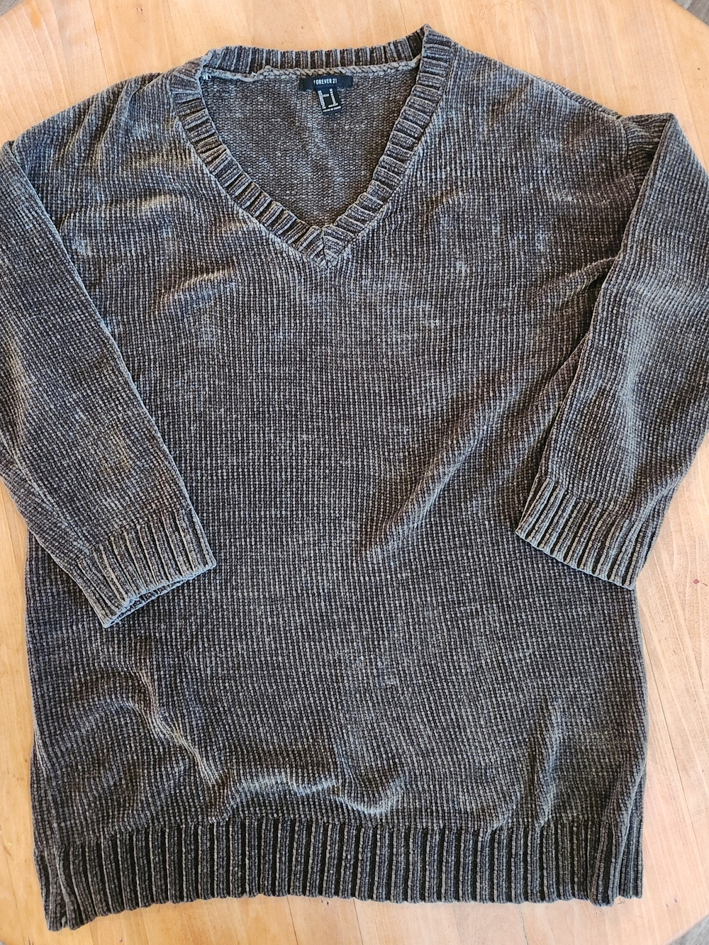 Forever 21 Women's Olive Green V-Neck Sweater